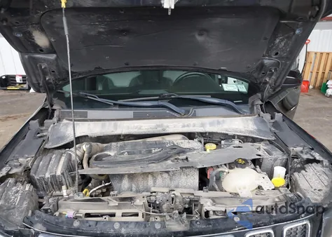 2018 Jeep Compass Latitude 4X4 z USA, uszkodzony, nr VIN 3C4NJDBB4JT457018